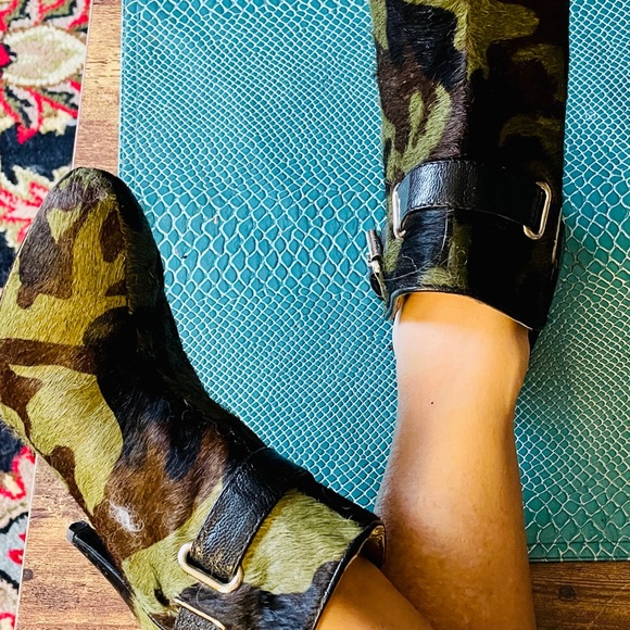 Nine West pony hair & leather camouflage- print bootie size 6 M - Picture 8 of 10